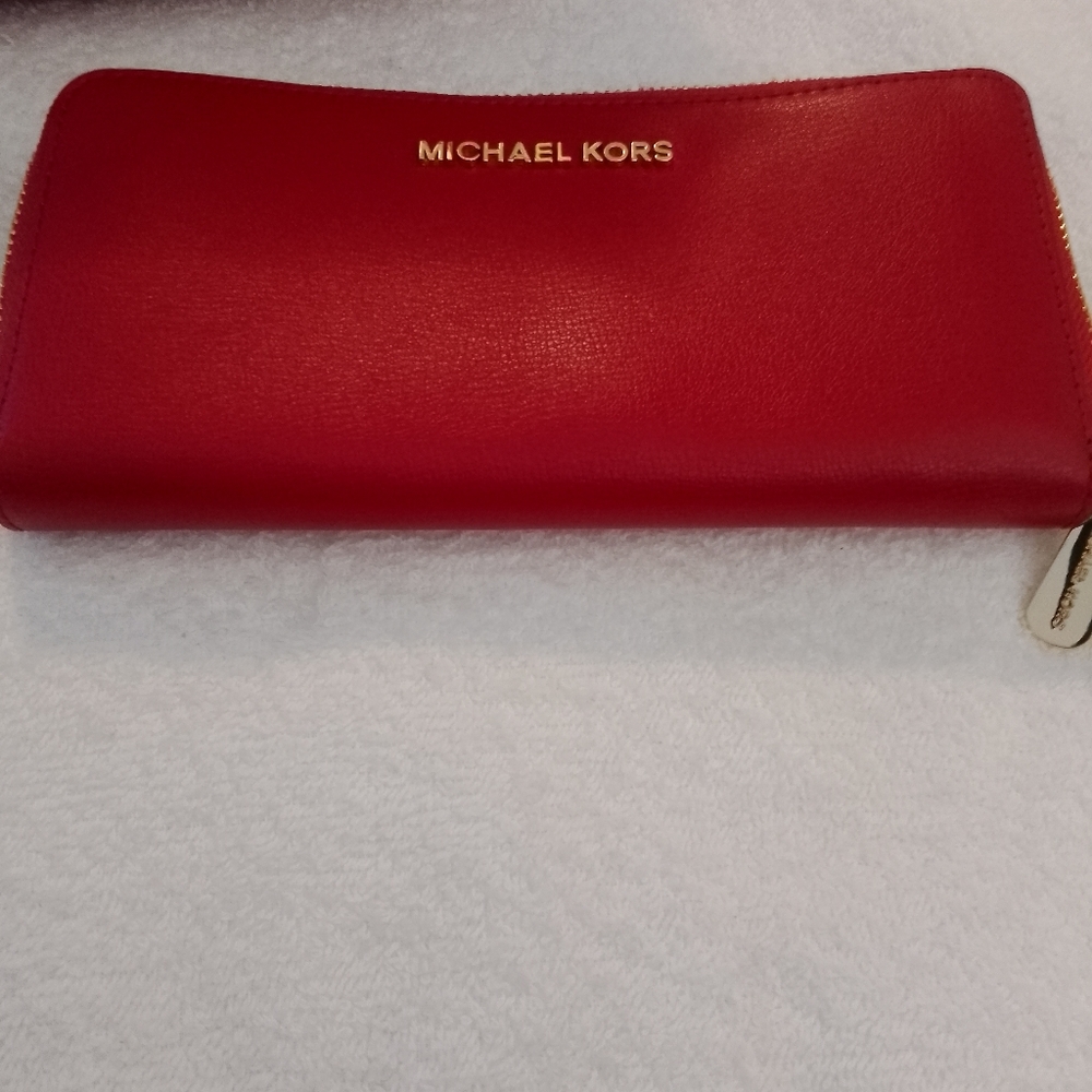Michael Kors Red Pebbled Wallet (NWOT)